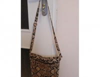 Grajewo ogłoszenia: Sprzedam torebkę damska bardzo ładna w panterkę z długim...