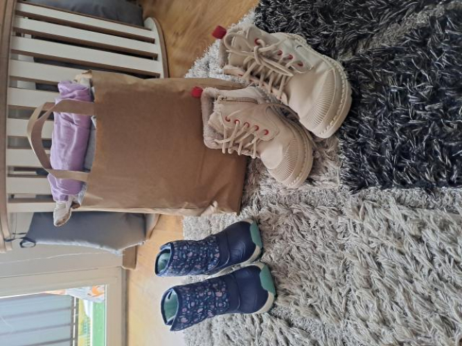 Grajewo ogłoszenia: Sprzedam buty rozm 30. Ubranka głównie rozmiary 122 całość 20 zl