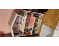 Grajewo ogłoszenia: Sprzedam duży drewniany domek dla lalek sta bdb.