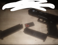 Grajewo ogłoszenia: Sprzedam pistolet ZABAWKOWY, ma 2 magazynki, 15 naboi i +12...