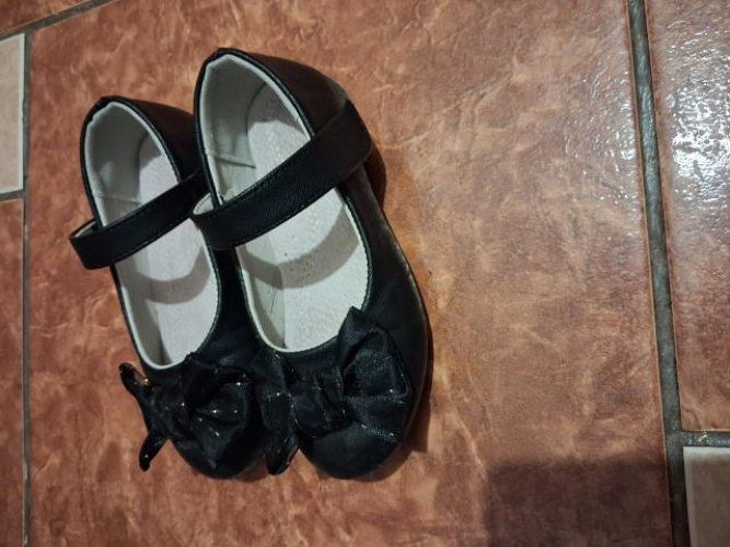 Grajewo ogłoszenia: Sprzedam pantofelki rozmiar 28 zaniżana rozmiar .