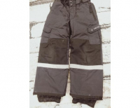 Grajewo ogłoszenia: Czarne zimowe spodnie na szelkach rozm. 122 cm, widoczne ślady...