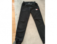 Grajewo ogłoszenia: Sprzedam dwie koszulki damskie i spodnie dresowe Tommy Hilfiger...