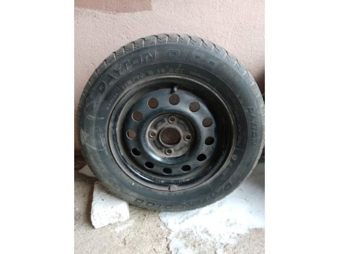 Grajewo ogłoszenia: Sprzedam opony letnie wraz z felgami 175/70 R13 82T