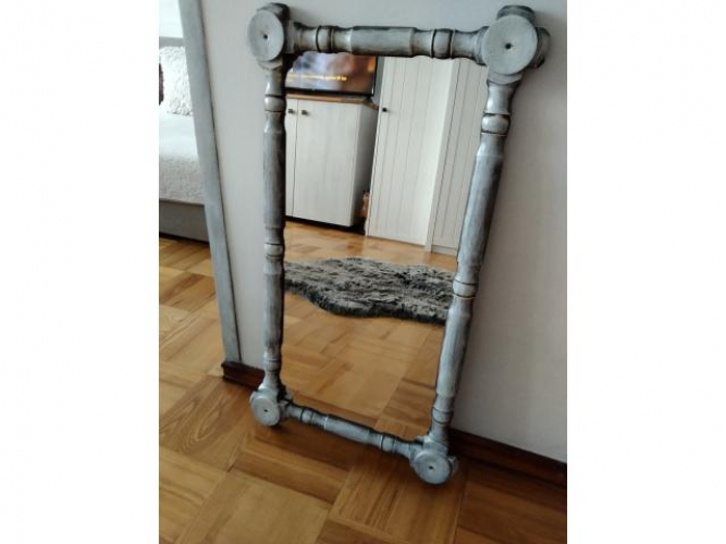 Grajewo ogłoszenia: Sprzedam duże lustro w drewnianej ramie.
Cena 50 zł.