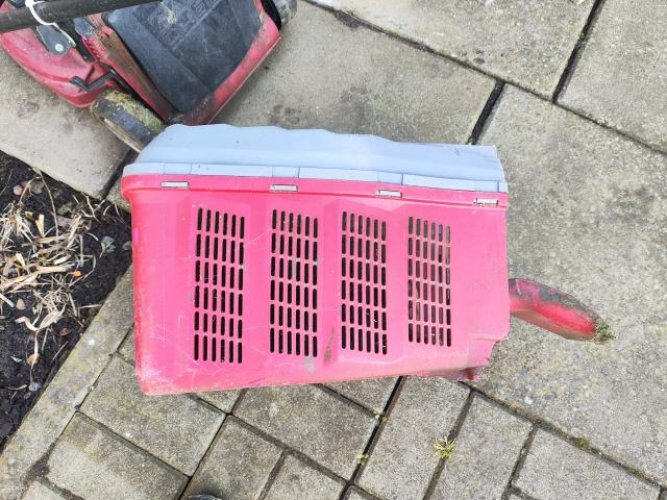 Grajewo ogłoszenia: Oddam stara kosiarkę do trawy Einhel. Silnik jest spalony ale...