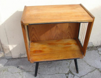 Grajewo ogłoszenia: Sprzedam stary stolik pod telewizor z czasów PRL .