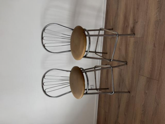 Grajewo ogłoszenia: Sprzedam dwa krzesła barowe. Do renowacji. 
2 szt. 100zł