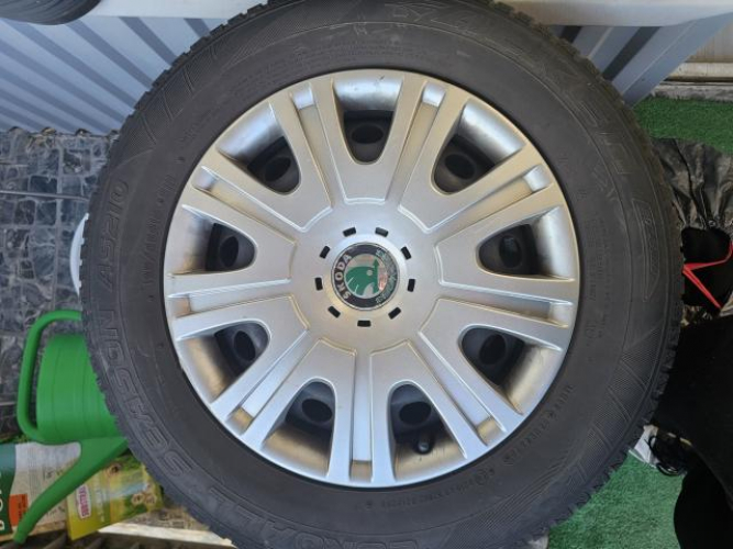 Grajewo ogłoszenia: Sprzedam 4 opony z felgami i kołpakami oryginalnymi do skody opony...