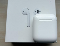 Grajewo ogłoszenia: Sprzedam słuchawki Apple AirPods 2 gen. Kupiłem je w 2021r.