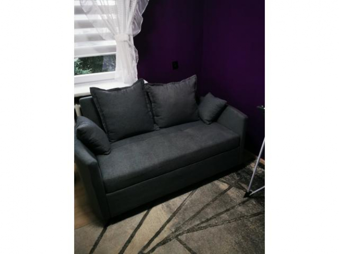 Grajewo ogłoszenia: Wygodna, rozkładana sofa w kolorze ciemnoszarym. Mebel jest w...