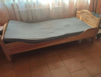Grajewo ogłoszenia: Sprzedam łóżko drewniane z podnoszonym podglowkiem, tanio