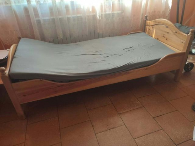 Grajewo ogłoszenia: Sprzedam łóżko drewniane z podnoszonym podglowkiem, tanio
