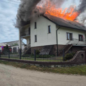 Zdjęcie dnia: Pożar zniszczył ich dom -...