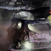 Zdjęcie dnia: Pozar hybrydy w garażu ....